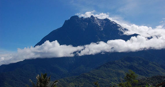 جبل كينابالو في ولاية صباح ماليزيا 