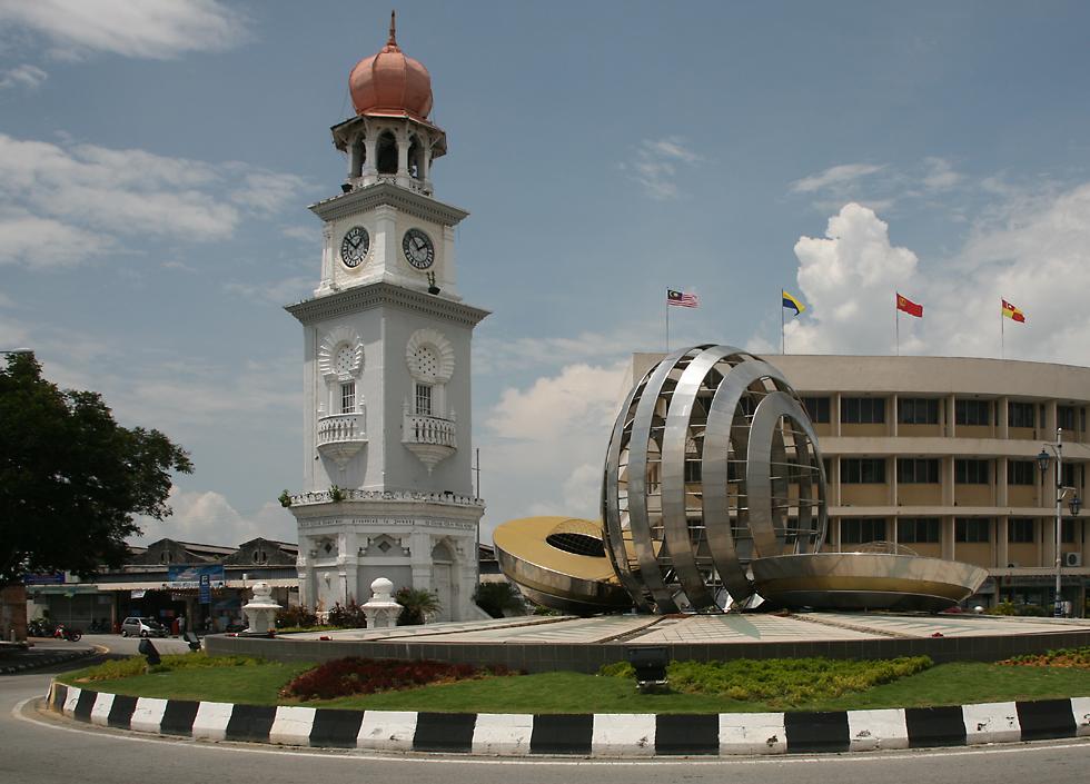 برج الساعة في جزيرة بينانج ماليزيا 