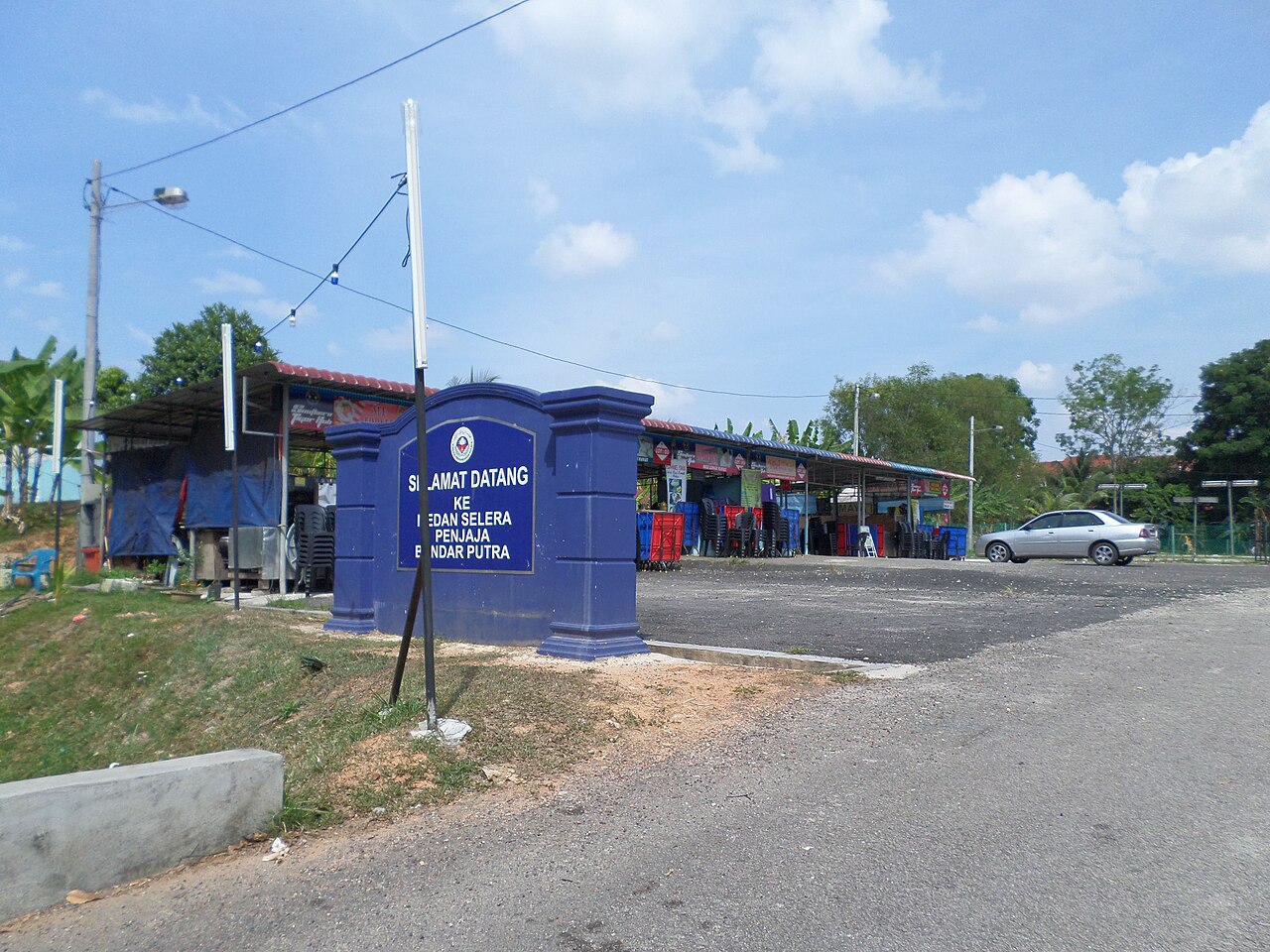 Malaysian hawker centre food stalls with nasi lemak and street food dishes