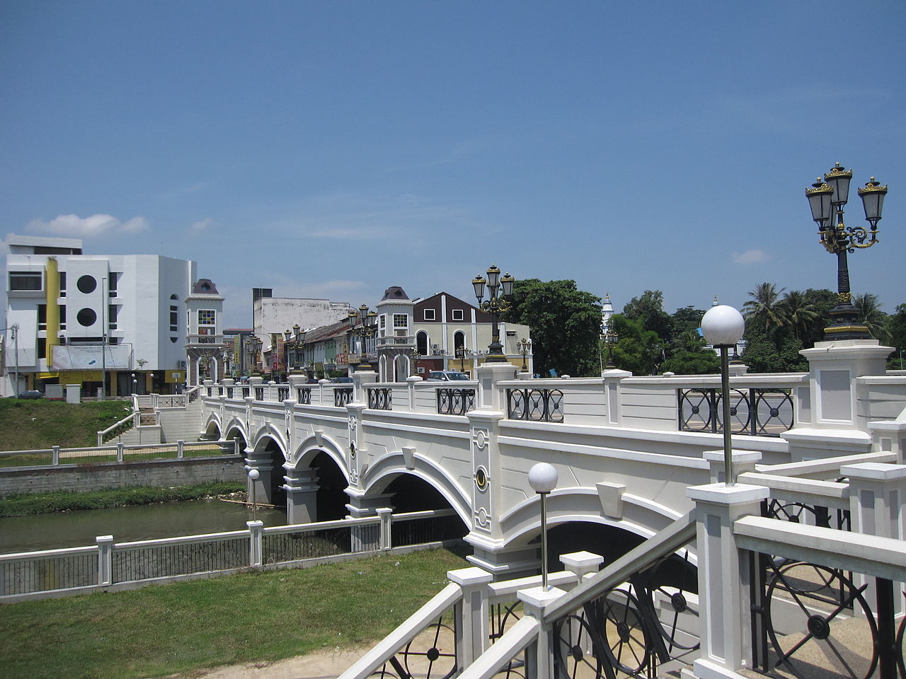 Ipoh Travel Guide: Malaysia's Hidden Gem of Caves, Food & Heritage (2026) — Ipoh Bridge